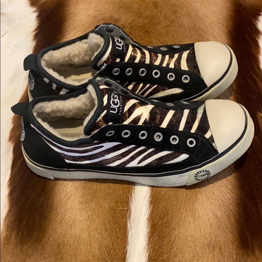 UGG - Picture 2 of 10